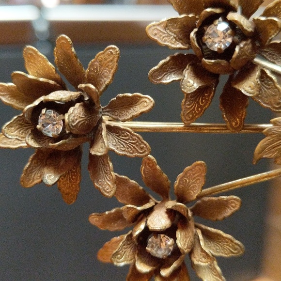 Jewelry - Vintage Brooch UNIQUE large